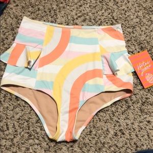 KN Hip Ruffle Bottoms